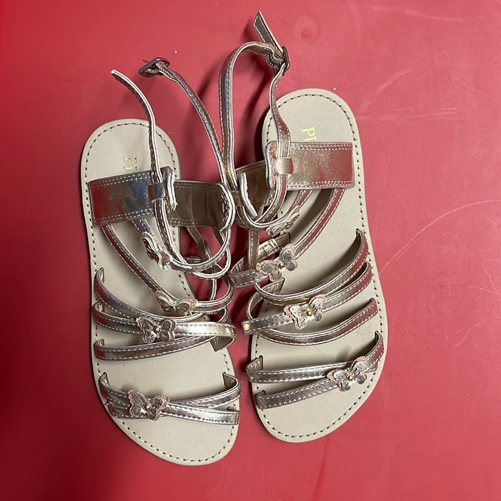 Girl’s sandals